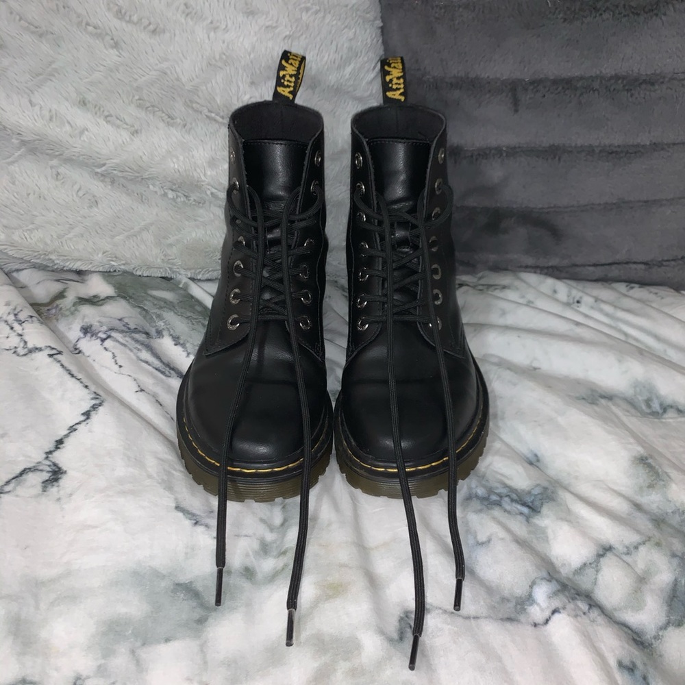 DR. MARTENS